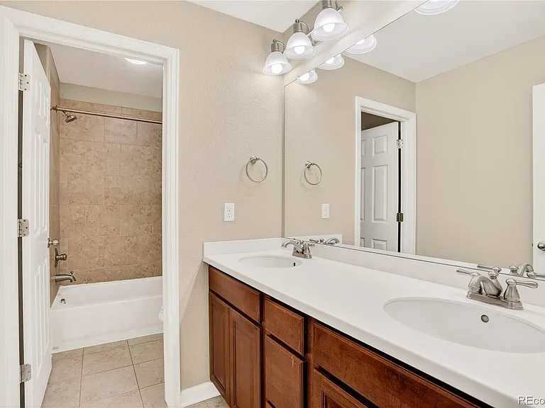 10768 Hillsboro St — Photo 15