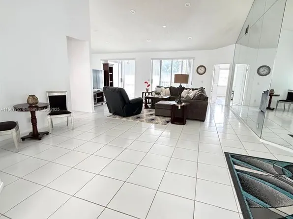 11690 Briarwood Cir APT 4, Boynton Beach, FL 33437