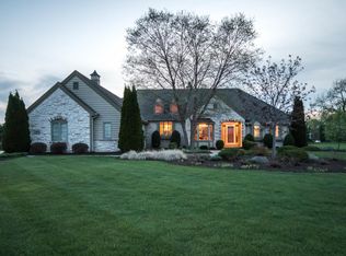 8543 S Parkland Dr, Franklin, WI 53132