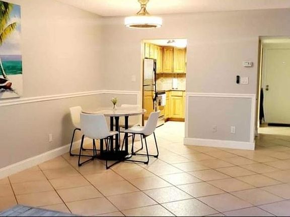 4th image of 2944 W Bay Dr
