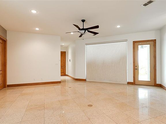 5th image of 4508 Victoria Ave