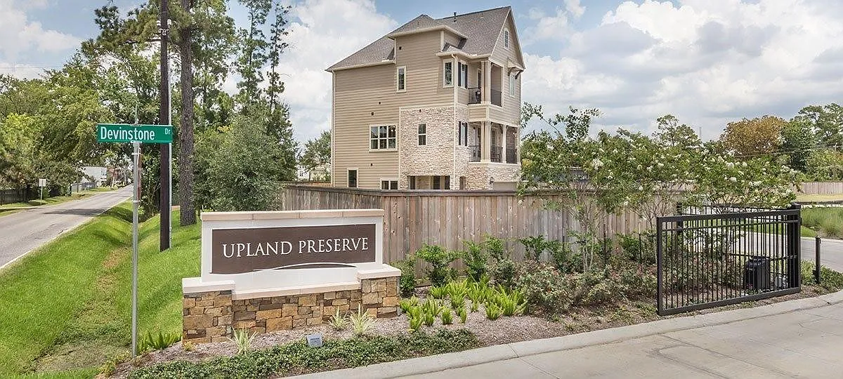 3 bed, 3.5 bath, 2458 sqft, $2,900 — Photo 2