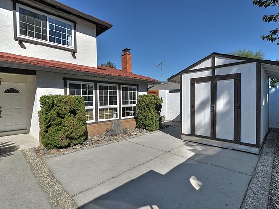 5th image of 5027 Moorpark Ave