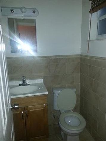 2nd image of 1042 Foster Rd