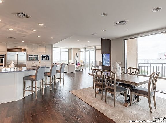 3rd image of 4242 Broadway St #804