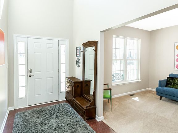 3rd image of 7469 N Canyon Ct