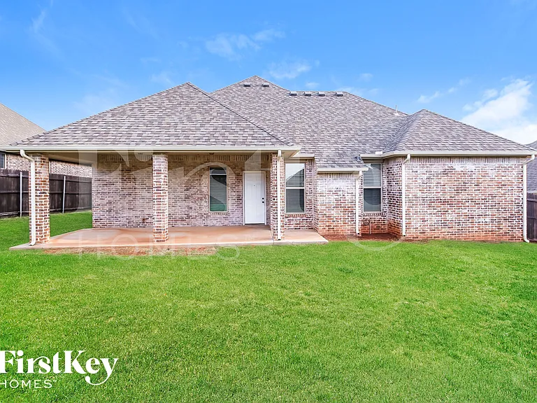 8401 NW 160th Ct — Photo 15