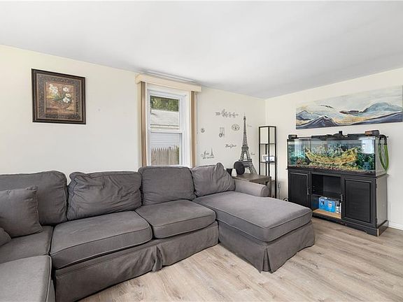 5th image of 53 Manuel Ave
