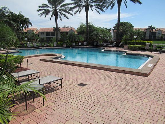 4th image of 1253 SW 46th Ave APT 1601