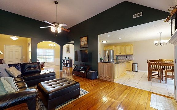 5th image of 728 W Accipiter Cir