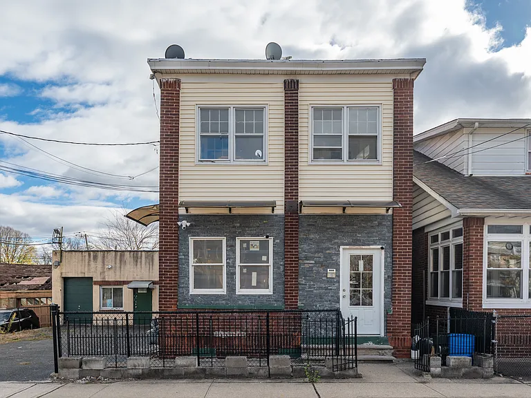 12 Garfield Ave #1 — Photo 1