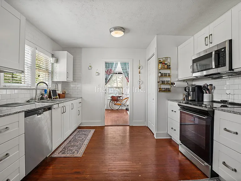 245 Orange Pl — Photo 16