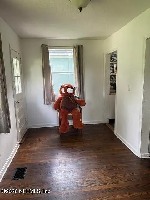 3 bed, 2.0 bath, 1381 sqft, $2,150 — Photo 4