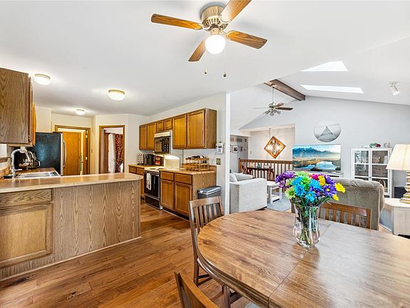 5th image of 41 Beaujolais Dr