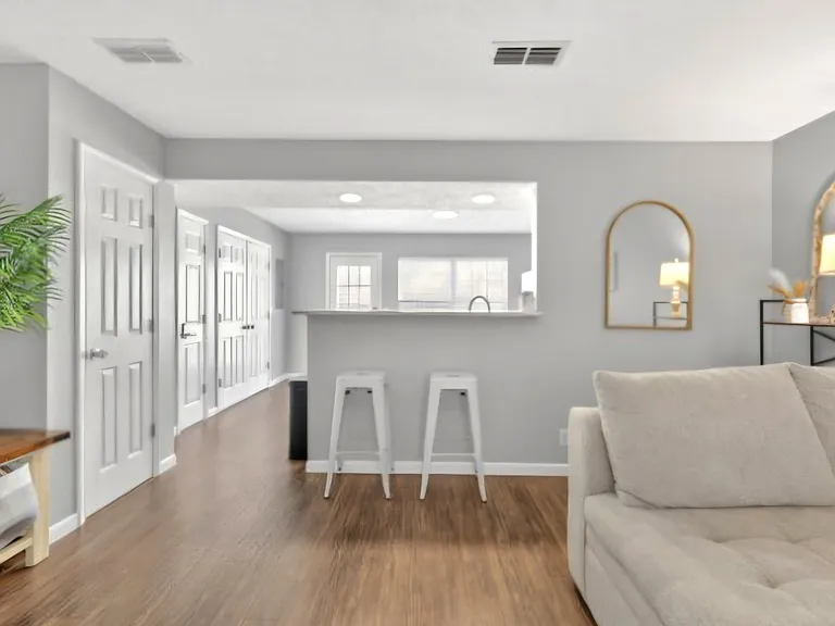 1011 Wolves Den Pl — Photo 9