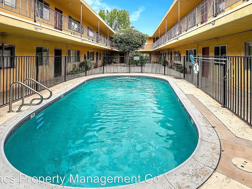 1st image of 20436 Cohasset St APT 03