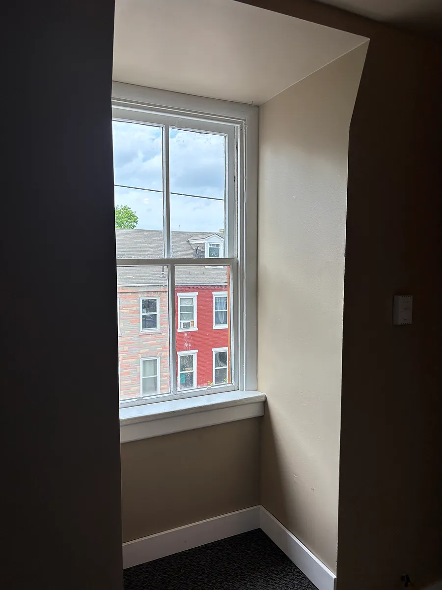 Building Photo - 226 W Vine St #4