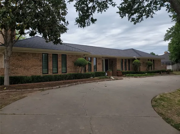 4424 Weeks Park Ln, Wichita Falls, TX 76308