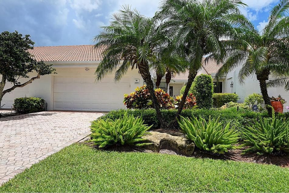 1st image of 19550 Sawgrass Dr APT 2102