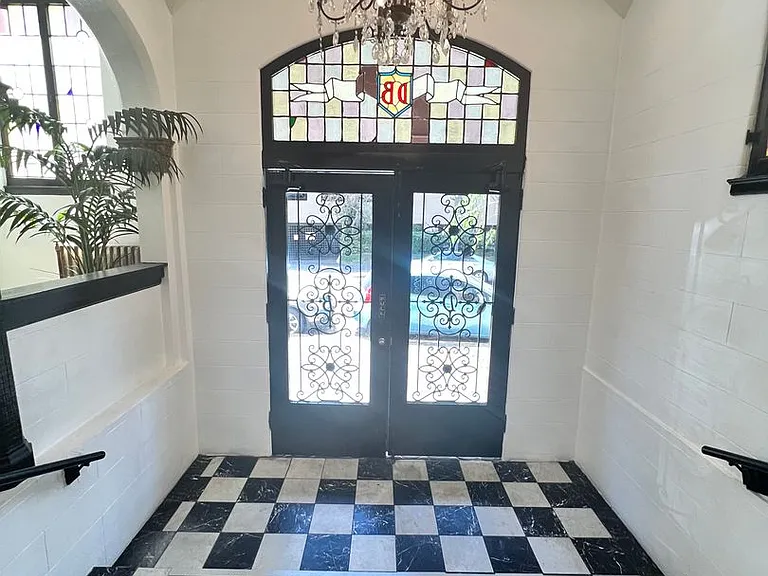 The Du Barry — Photo 48