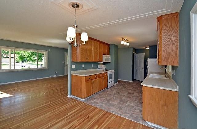 1st image of 1527 143rd Ln NE