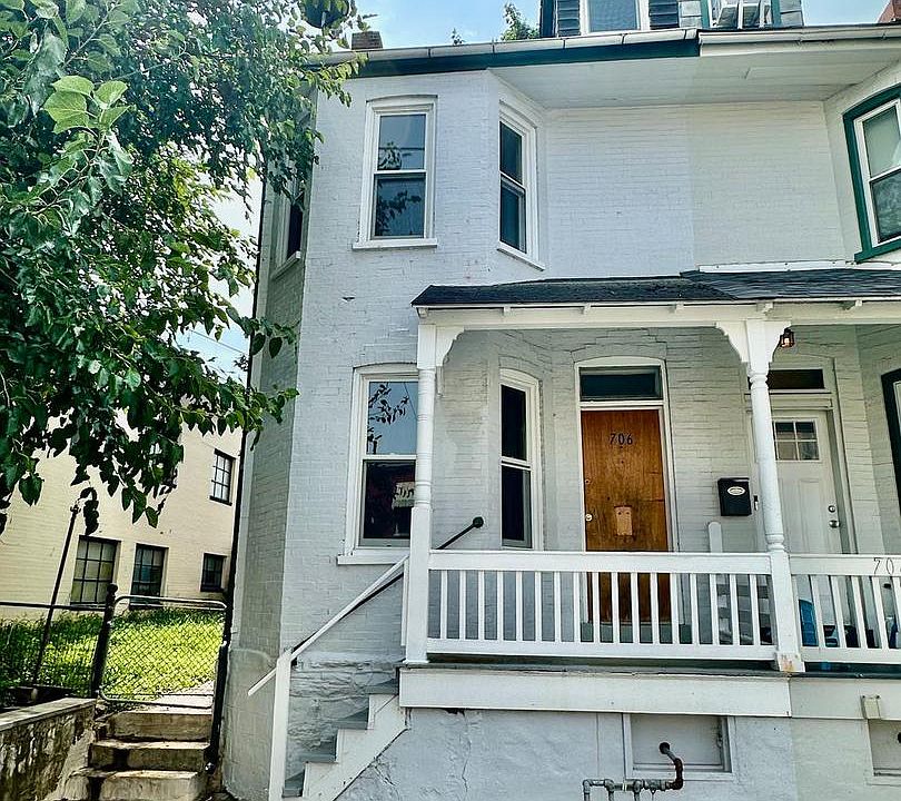 1st image of 706 E Walnut St