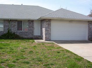3448 W Montclair Ct, Springfield, MO 65807