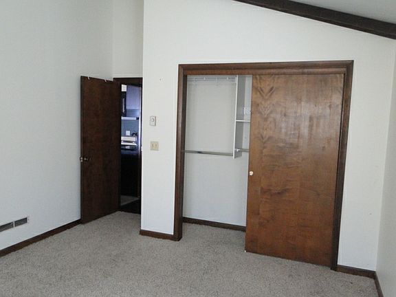5th image of 820 Elm Ave