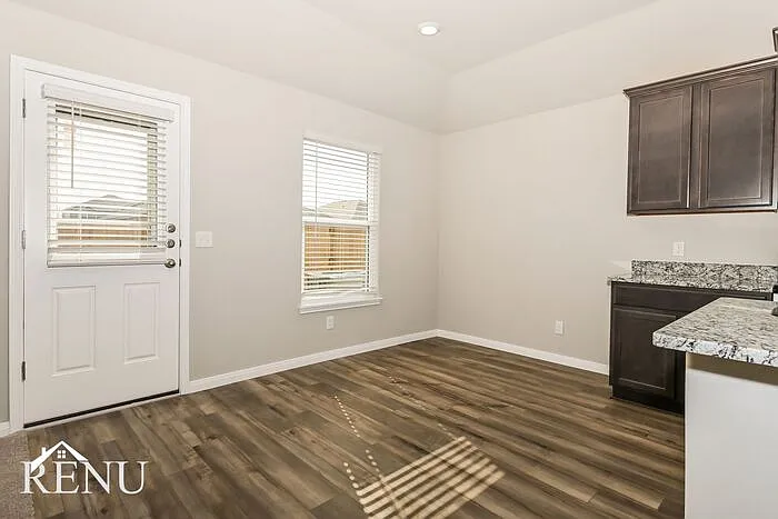 1605 Maroon Dr — Photo 8