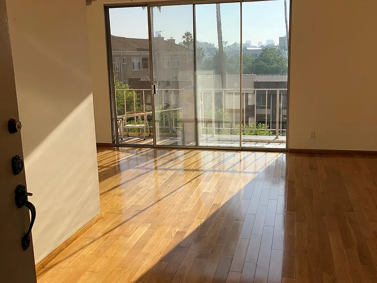 100 S Doheny Dr #523 — Photo 28