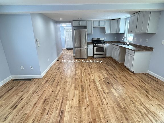 3rd image of 15 Buckingham St #A