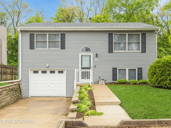 419 N Cresthill Ave, McHenry, IL 60051