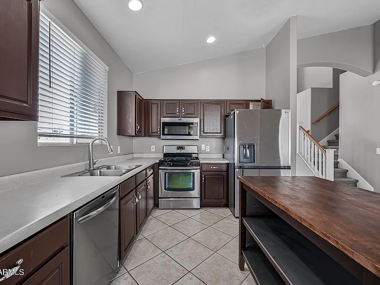16224 W Jefferson St — Photo 10