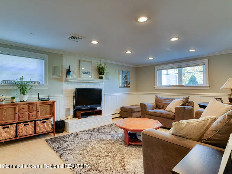 105 Saint Louis Ave — Photo 22