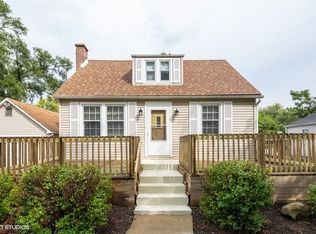 402 Glenwood Ave, McHenry, IL 60051