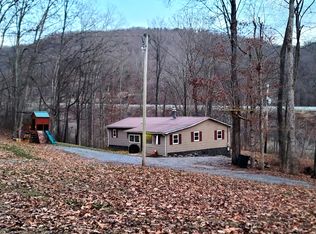 74 Harmony Hl, Meadow Bridge, WV 25976