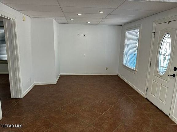 4th image of 4222 Pershing Dr