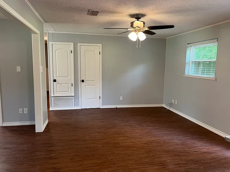 402 S Green St — Photo 17