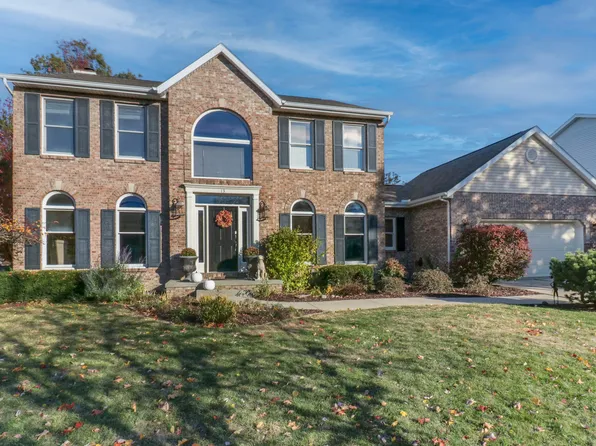 13 Red Stone Ct, Bloomington, IL 61704