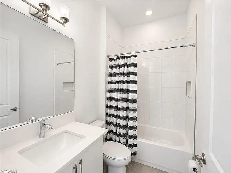 20202 Ainsley St — Photo 21