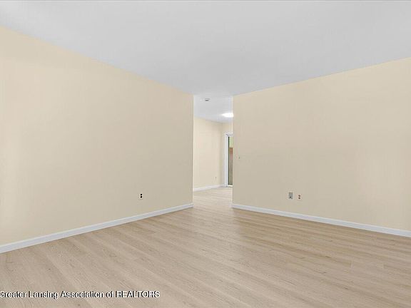 5th image of 3613 Churchill Ave