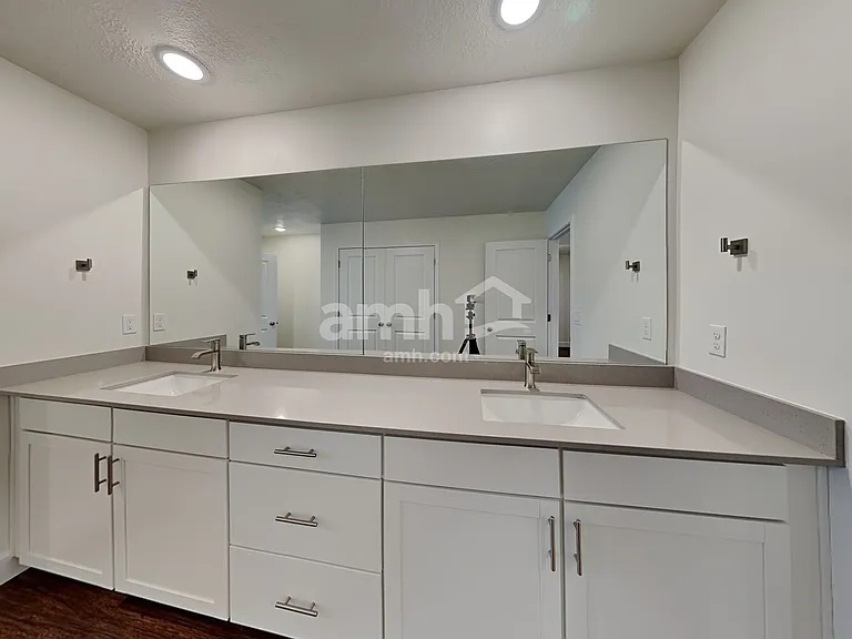 221 N Dry Creek Rd — Photo 15