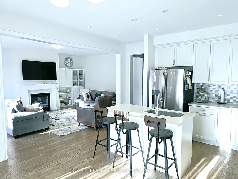 33 Bremner St #MAIN — Photo 10