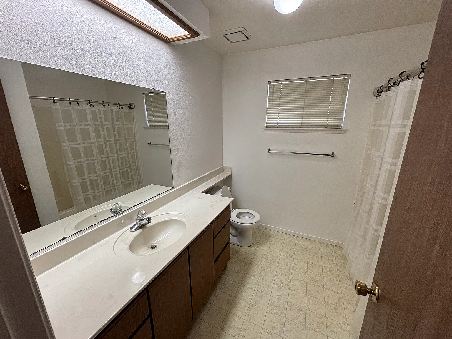 3 bed, 1423 sqft, $1,700 — Photo 3
