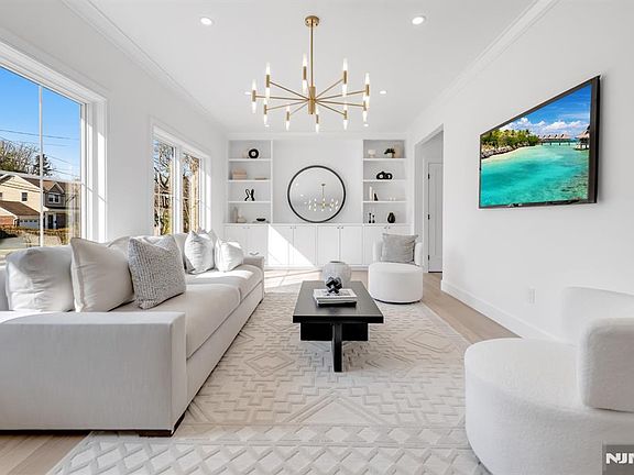 5th image of 12 Cameron Rd