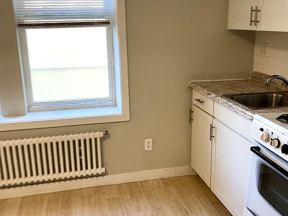 2nd image of 215 E Broadway #1EE