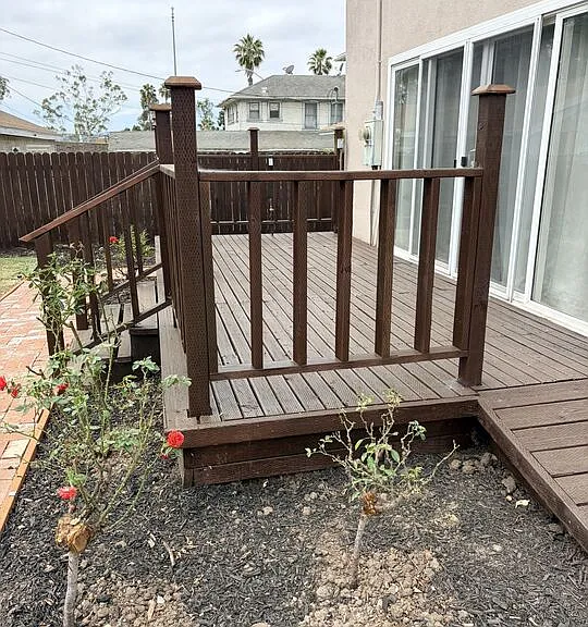 2142 S Victoria Ave — Photo 32