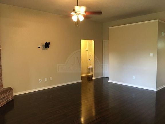 3rd image of 2702 Eastwood Dr