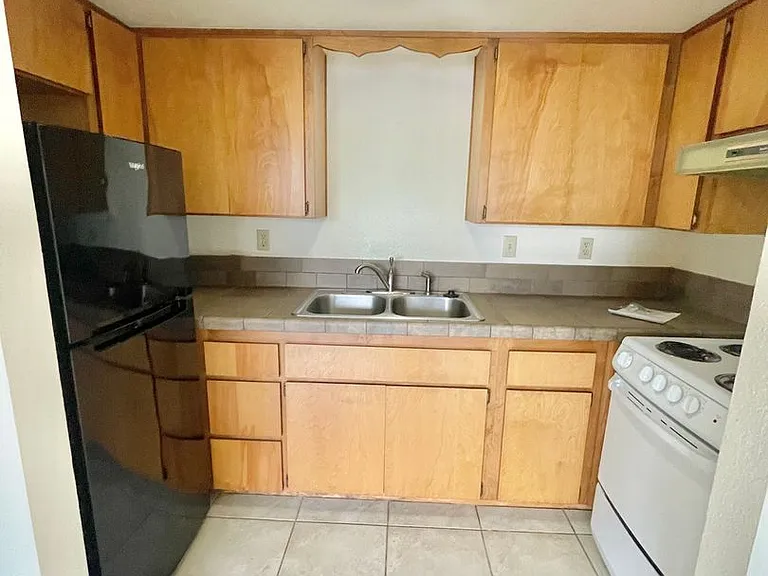 475 N Main St #1-5 — Photo 5