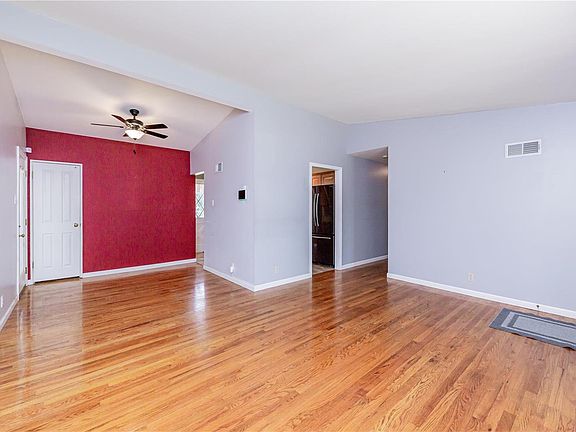 5th image of 2210 Oriole Dr